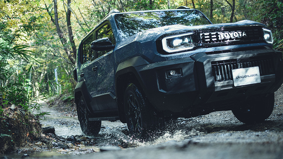 Toyota Land Cruiser FJ รุ่น VX ญี่ปุ่นขับผ่านเส้นทางป่าเปียก